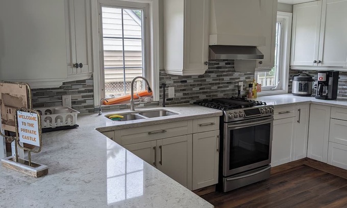 Barrie House | PRIVATE CASTLE in barrie Ontario canada THE second home 3 bedroom