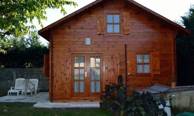 Villenave-d'Ornon Ski Chalet | Chalet au Fond du Jardin