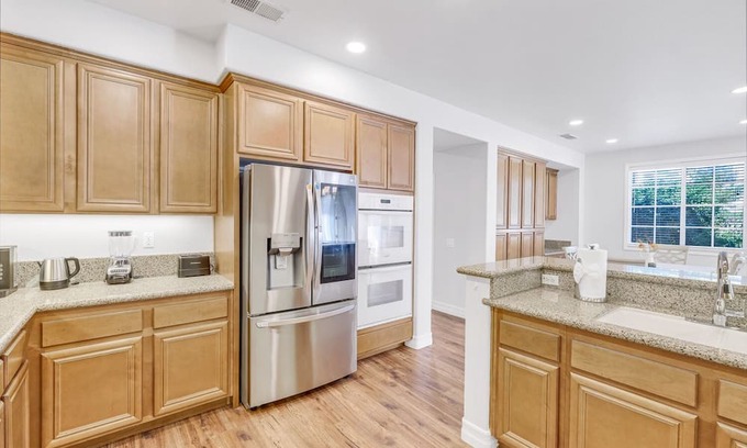 Mira Loma House | 4B2.5B/Private Hot tub/Amazing pool/Private garden