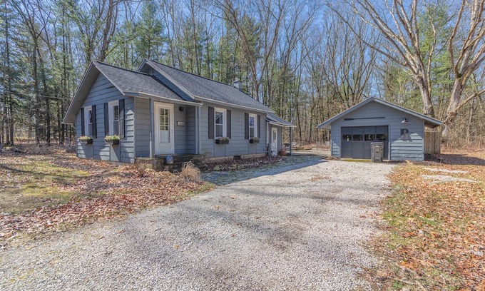 New Richmond House | The Cozy Cottage - pet friendly home with hot tub