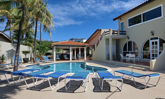 Malmok Villa | Great Location, Pool, Walk to the Beach, Best Snorkeling, Perfect for Families