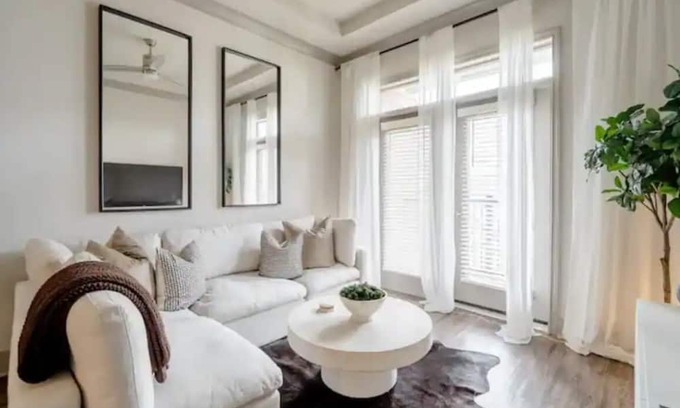 Lindridge-Martin Manor Apartment | Modern Buckhead condo