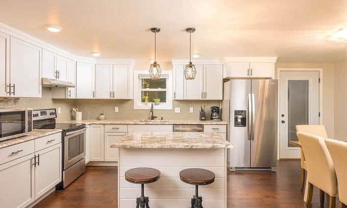 Ledgeview House | -Ledgeview Luxury - Sleeps 11
