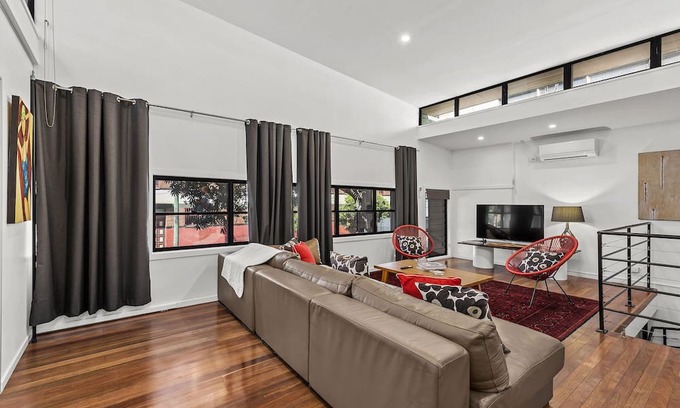 Teneriffe Apartment | Teneriffe Hidden Warehouse! 2Bed/1Bath/1Car