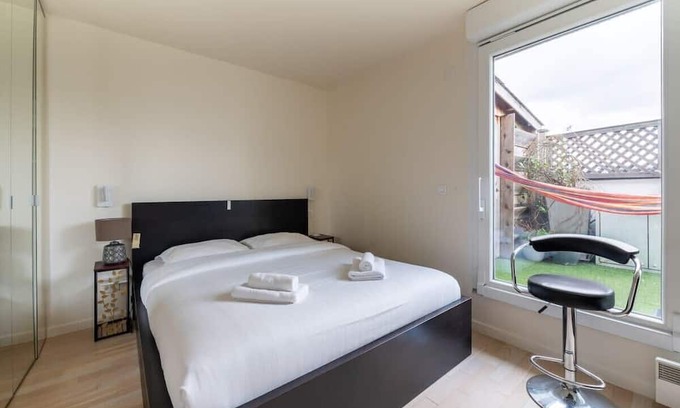 Gare Apartment | Tranquil 3BD Flat w/ Chic Patio—BNF/Olympiades
