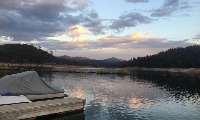Lakehead-Lakeshore House | Cute Lakefront & Riverfront Home, Sleeps 8 - Shasta Lakeshore Retreat #11
