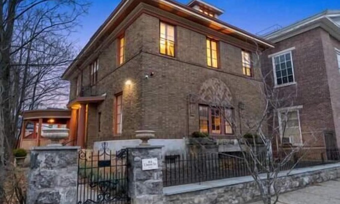 Hudson House | 4BR/4.5BTH Historic-Modern Luxury/downtown Hudson