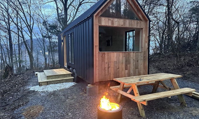 Sevierville House | Cozy new modern tiny home/River view/Prime location Downtown Sevierville, TN