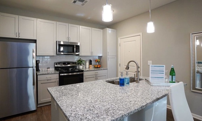 University Place Apartment | Barsala l Modern 3BD in the University City area