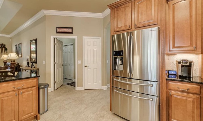 Lakeland House | Beautiful 4/2 bath, 2600 sq ft home in gated subdivision. pool and hot tub