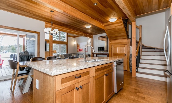 Muskoka Lakes House | 3A - 3 Bedroom in Duplex
