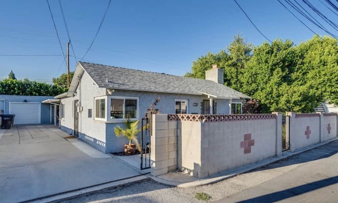 Covina House | No Sharing Full set Spacious house 2 bedroom 1ba TV Garage yard kitchen AC WIFI