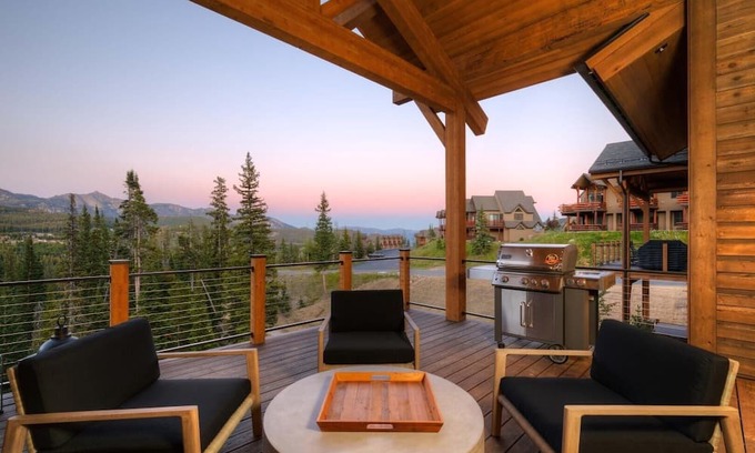 Saddle Ridge House | NEW! 83D Lodgeside (3-Bedroom Townhouse) with Mountain view by Moonlight Basin Lodging