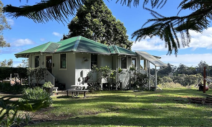 Honokaa Cottage | Work from Home, Cozy Cottage in North Hamakua, Big Island, Hawaii 30 day minimum