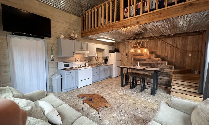 Higden Cabin | Cozy cabin near Greers Ferry Lake!