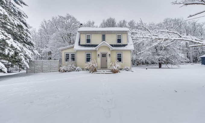 Livingston Manor House | Serene Livingston Manor Retreat w/ Private Hot Tub