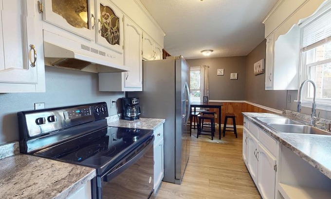 Columbia House | Home in Columbia, 5 miles from downtown