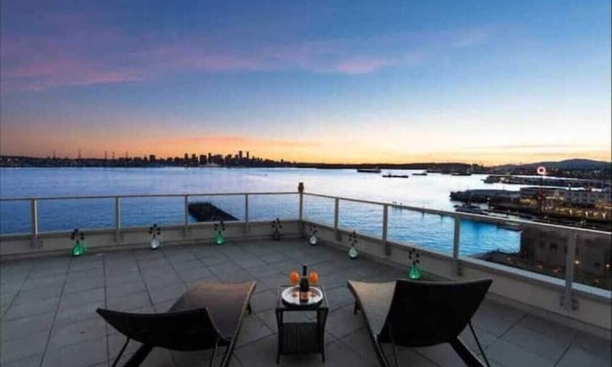 Central Lonsdale Apartment | Skyline Splendor: Luxe Penthouse Retreat in West Vancouver