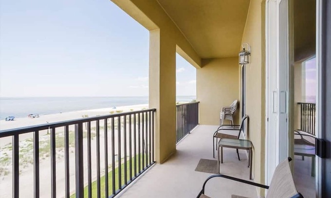 Henderson Point Condo | #722 Beachfront 2 bed unit in Henderson Point!