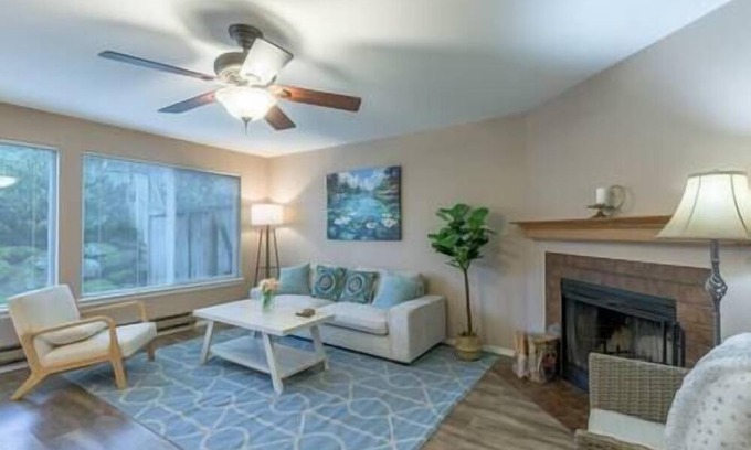 West End House | 2BR | Tacoma | Central | Cozy