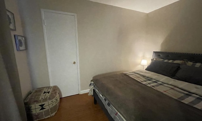 Bonita House | Near Claremont La Verne College near highways 10 57 210 memory foam Queen's bed