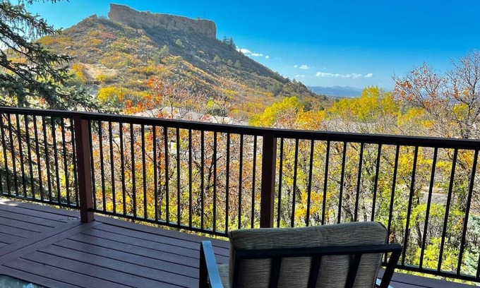 Castle Rock House | Vintage View House | Hot Tub | Castle Rock | I-25