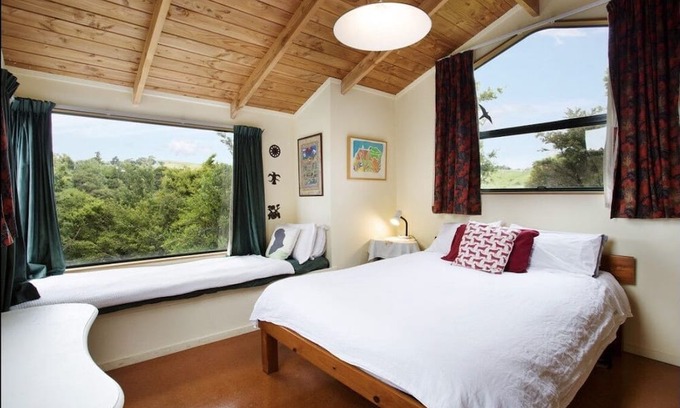 Tawharanui House | A slice of paradise. Kiwi Bach settled in native bush & just 2 mins the beach