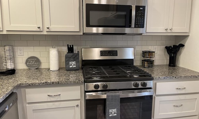 Central Oklahoma City House | New Cozy 3 Bdrm House w/game area - 8 mins to Bricktown and Midtown