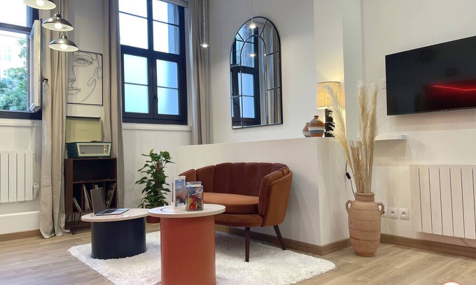 Downtown Le Havre Apartment | l'Orient-Express - Jacuzzi SPA - Parking - Loft
