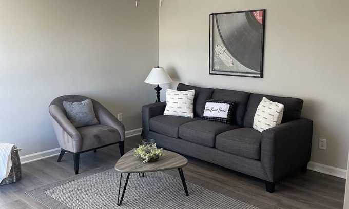 Graham Apartment | Peaceful Two Bedroom