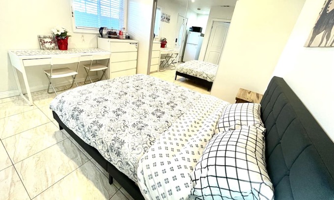 Westminster House | A peaceful private room, perfect for vacation and traveling. Located near Disney