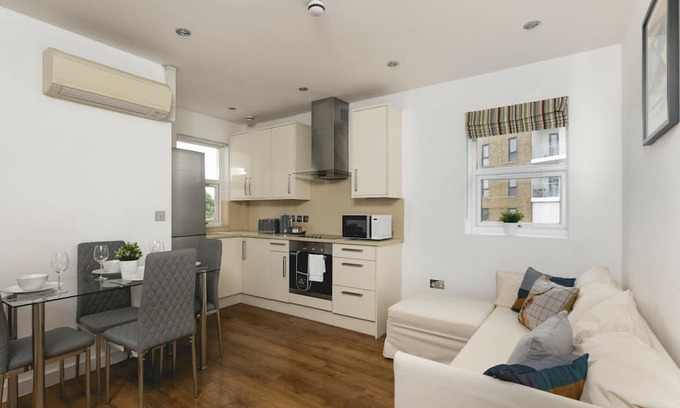 North Kensington Apartment | Ladbroke Grove 2 Bed