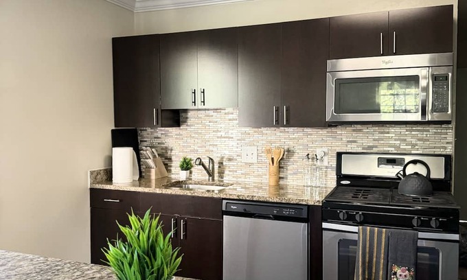 Alexandria West Apartment | Quiet Oasis: Central & Welcoming. Free parking