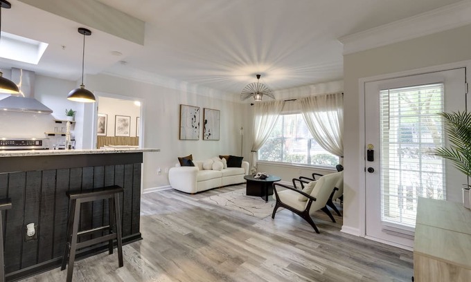 Buckhead Condo | Luxe Atlanta Condo w/ Patio ~ 7 Mi to Downtown!