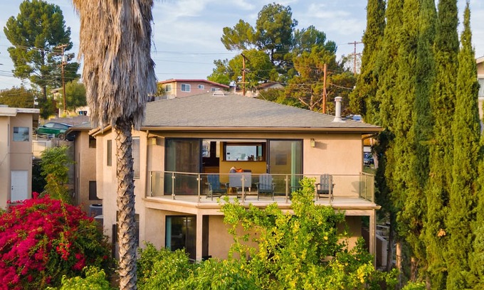 Eagle Rock House | Fyler by AvantStay | Hillside Home w/ View | Monthly Discount