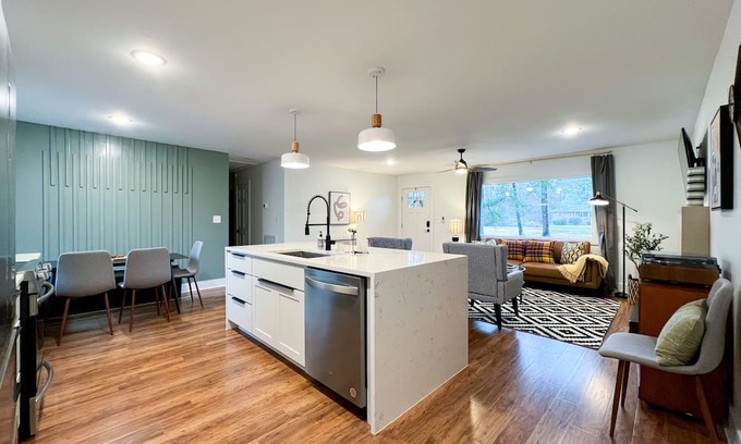 Morrisville House | Midcentury Meets Morrisville Minutes to RDU