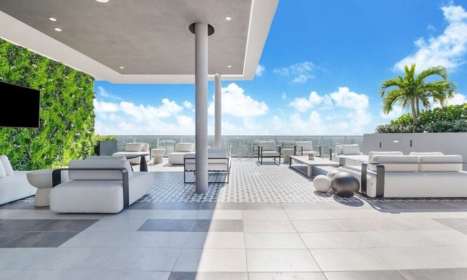 Ludlam Condo | Beautiful 2 Bdrms New Condo In Pinecrest