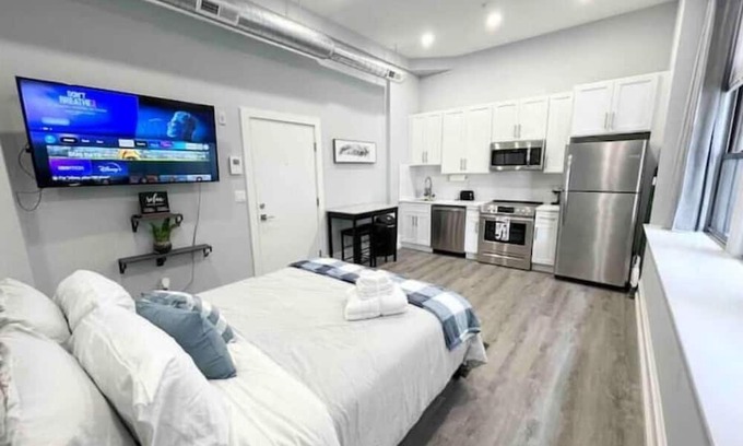 South Philadelphia West Apartment | ✨LUXURY STUDIO✨Near Univ. City, Airport & Stadiums
