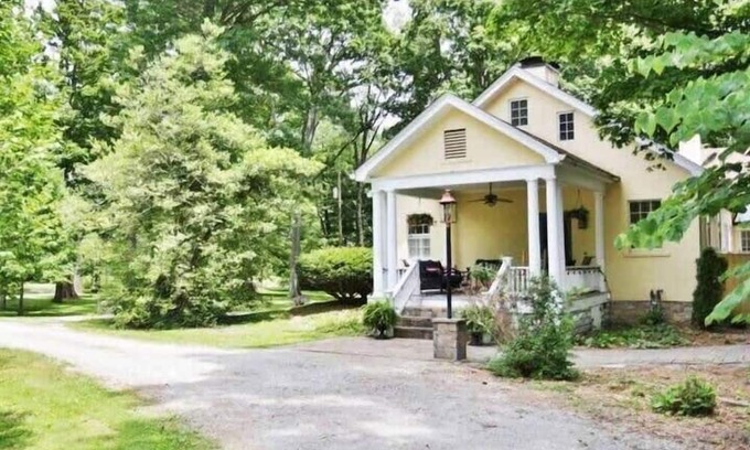 Anchorage House | Hot Tub|4BR|3.5Baths|Kentucky Derby Weekend