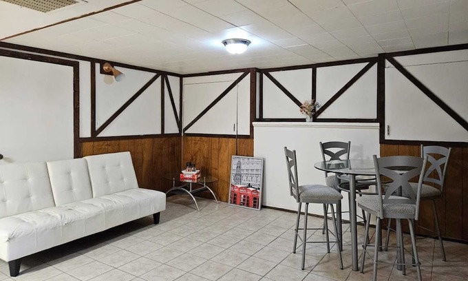 Richmond Hill Apartment | Private 2-Bedrooms, Private Kitchen, Private Bathroom