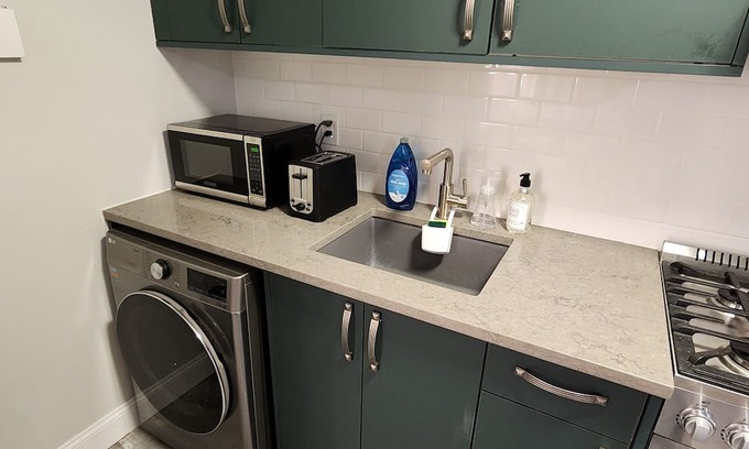 Hamden Condo | Welcoming & Clean Condo near Hamden Shopping