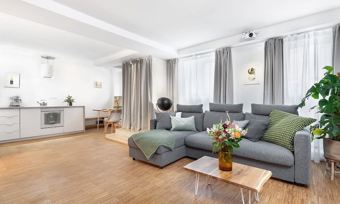 Prenzlauer Berg Apartment | Modern Flat with Homecinema, Netflix, 2 Min. Tram