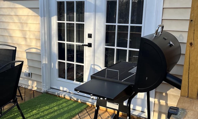 Northwest Raleigh House | Sports ESPN Home w/Mini Golf Ping-Pong B-ball Firepit Mall Arena Dwntn Raleigh