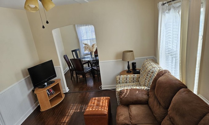 Fuquay-Varina House | Cozy home- DT Fuquay-Varina-fenced yard, wood-burning fireplace, large driveway