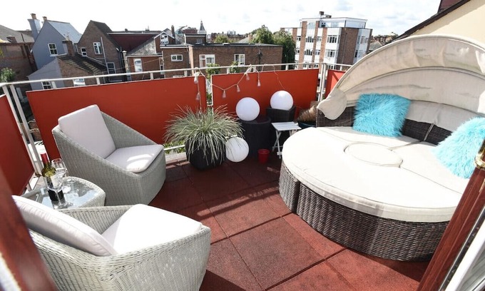Southsea Apartment | *New* Spacious 3BR Apt w/ Balcony & FREE Parking!