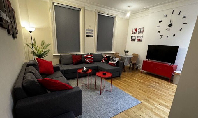 West Hampstead Apartment | Close to London transportation / shops/ restaurants
