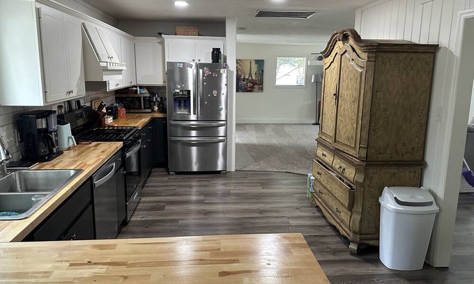Whitemarsh Island House | Charming 2-bedroom house in fabulous Whitemarsh with WiFi, AC Pool and slide.