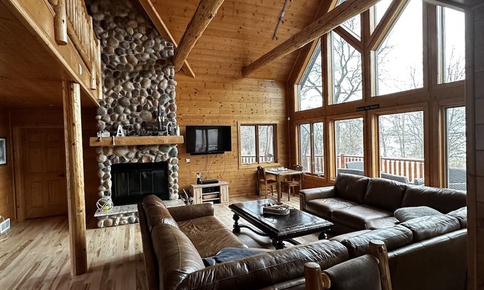Big Bay House | DO NOT BOOK. Stupid VRBO website does not let me cancel this adn