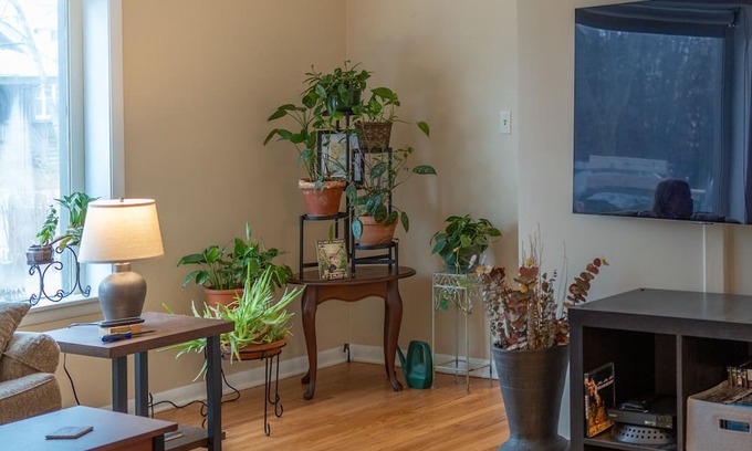 Shorewood House | Larkin Street Townhome and Gardens