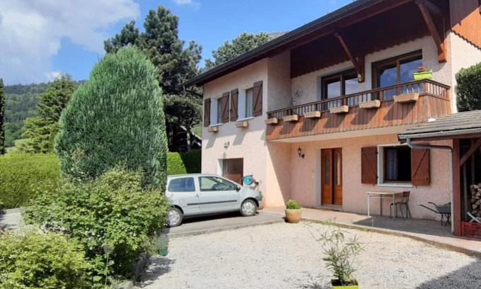 Faverges-Seythenex Apartment | Apartment 'Studio Pres Du Lac D'Annecy' with Mountain View, Private Garden and Wi-Fi